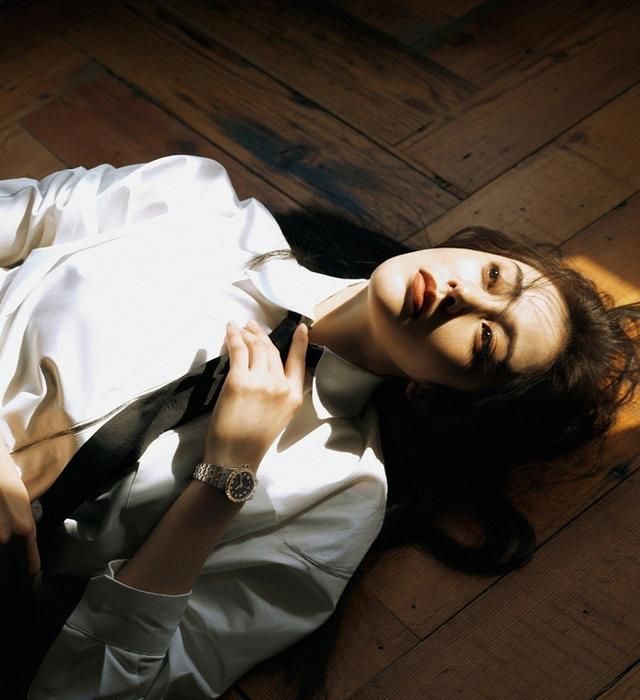 张天爱阮经天同框拍杂志,扯领带太苏了,两人有cp感吗?|张天爱|阮经天|