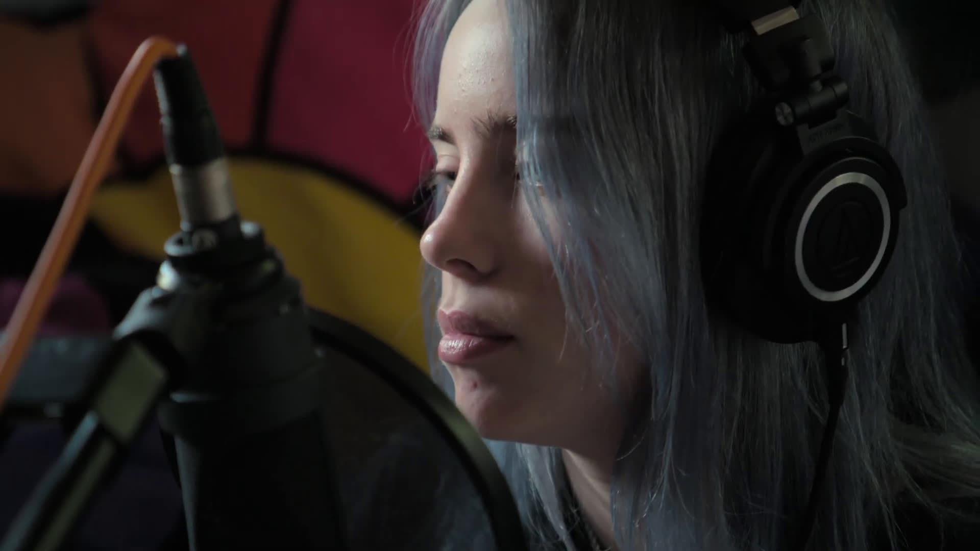 以为主角的 apple tv  原创纪录片《比莉·艾利什:模糊世界》