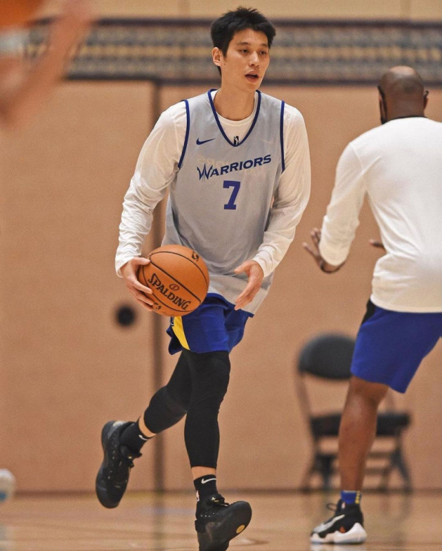 韩国美女青草丝袜裤袜打扮情趣诱惑视频片段