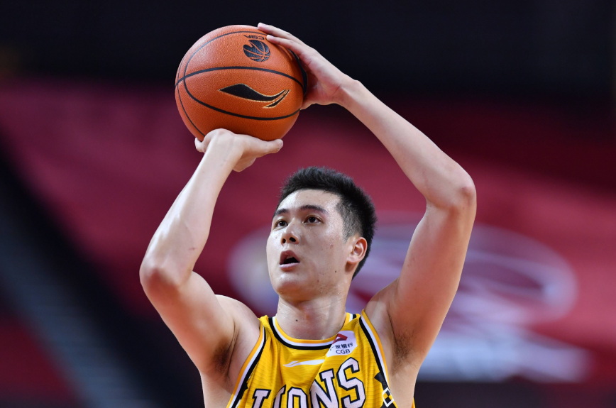 广厦胜江苏!王博一改变获众赞,替补成惊喜,球队氛围堪比nba