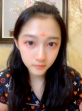 关晓彤素颜开直播教化妆青簪锁三千好看