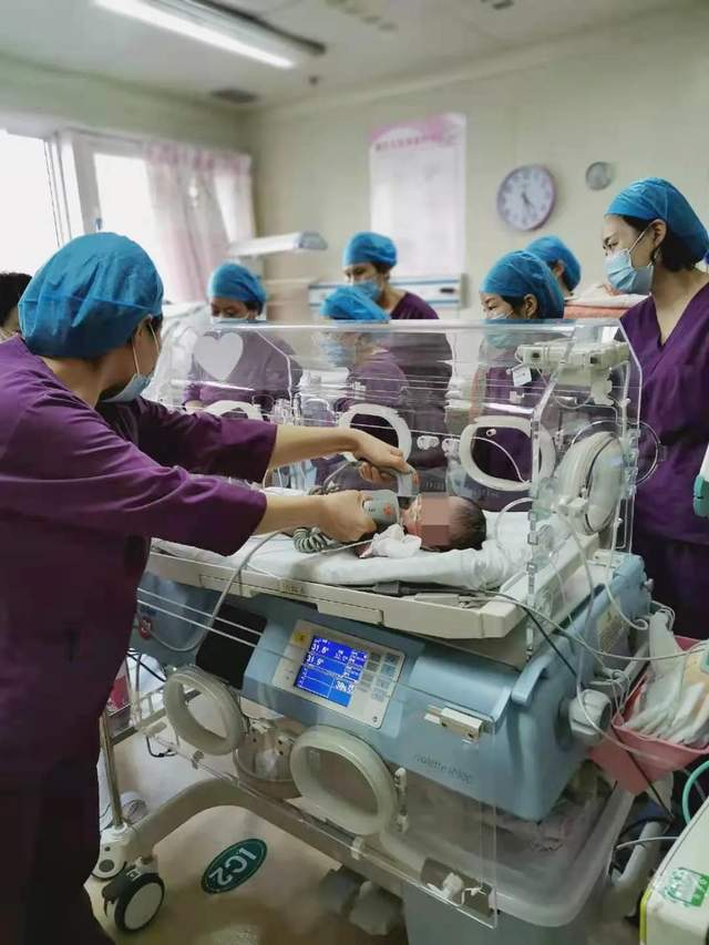 从妈妈腹中到保温箱,宝宝心跳一路超速!还好有白衣天使在身边休闲区蓝鸢梦想 - Www.slyday.coM 从妈妈腹中到保温箱,宝宝心跳一路超速!还好有白衣天使在身边休闲区蓝鸢梦想 - Www.slyday.coM