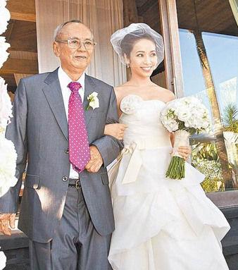 撞图成预热,粉丝怕妈妈往事被翻出|侯佩岑|林月云|邱嘉雄_新浪新闻