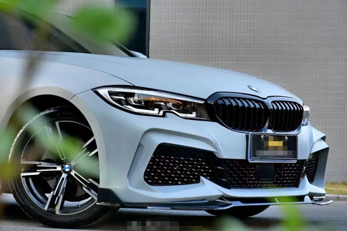 宝马3系改色水晶战舰灰 同级标杆这样才最经典