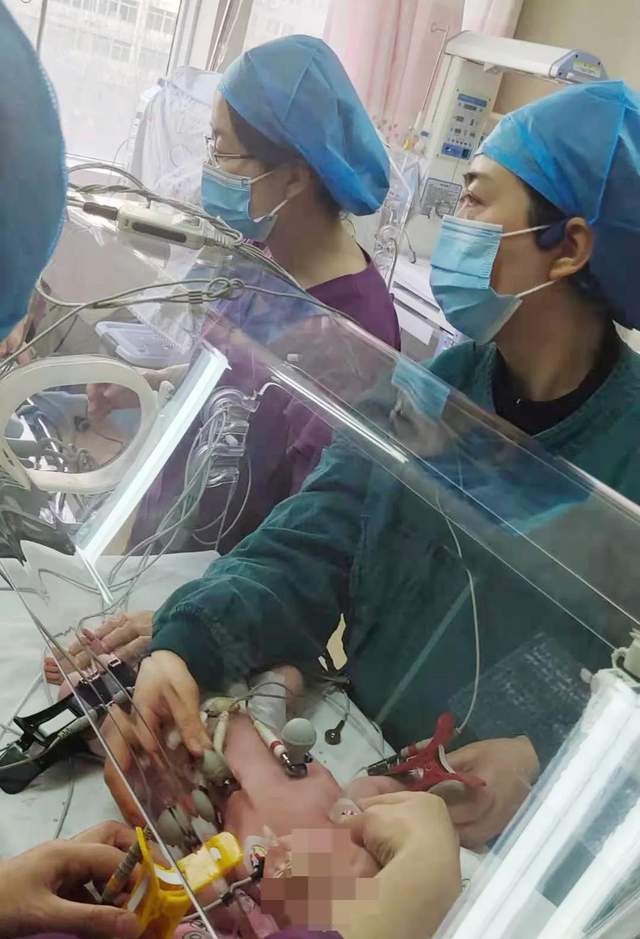 从妈妈腹中到保温箱,宝宝心跳一路超速!还好有白衣天使在身边休闲区蓝鸢梦想 - Www.slyday.coM 从妈妈腹中到保温箱,宝宝心跳一路超速!还好有白衣天使在身边休闲区蓝鸢梦想 - Www.slyday.coM