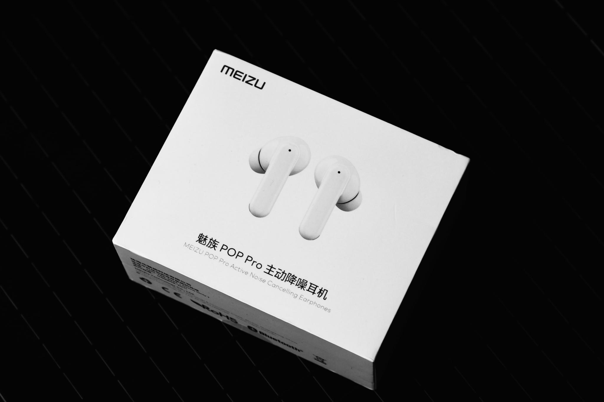 魅族发布了自己的降噪真无线产品「魅族pop pro主动降噪耳机」