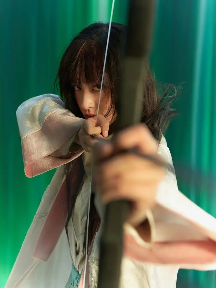 沈月公主切造型展现侠女风采被指p图太过撞脸曾轶可