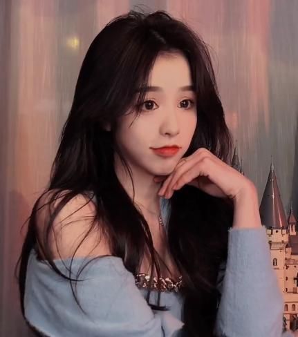 刘思瑶颜值再翻车未整容前照片曝光意外撞脸杨超越