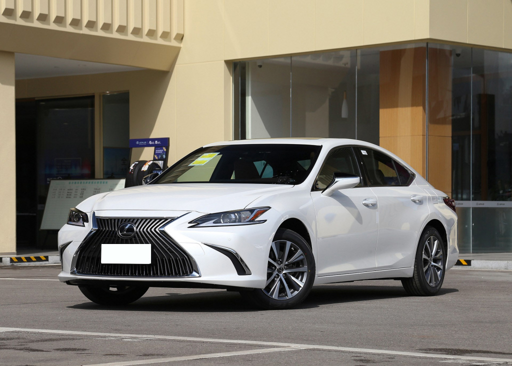 "保值王"雷克萨斯es,颜值高空间大,家用非常省心,才30万-新浪汽车