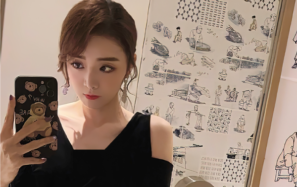 死亡宣告为余霜连发5条微博,凌晨还秀照片告白!被喷后要真人pk