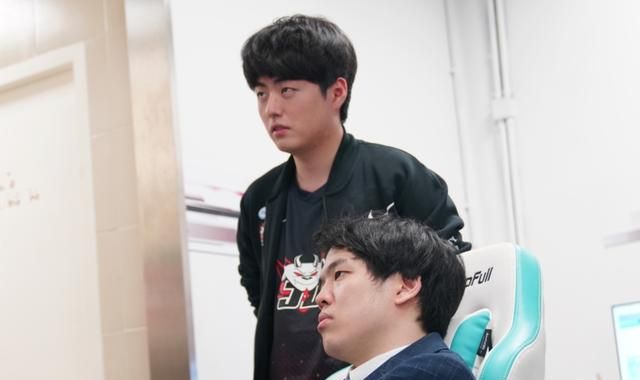 jdg重回lpl顶级强队行列,牙膏祭出绝活haro自闭,采访细节亮了!