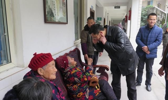 “求你去养老院吧!”过年前独生女儿突然跪下,68岁老人含泪点头休闲区蓝鸢梦想 - Www.slyday.coM