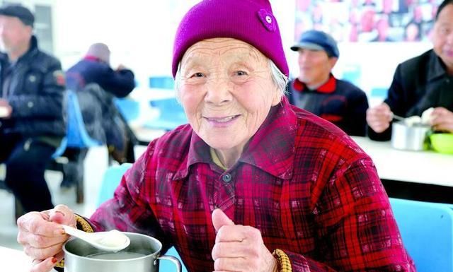 “求你去养老院吧!”过年前独生女儿突然跪下,68岁老人含泪点头休闲区蓝鸢梦想 - Www.slyday.coM