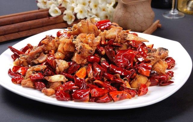 自己在家也能做出美味的辣子鸡,香辣可口,3分钟就能学会