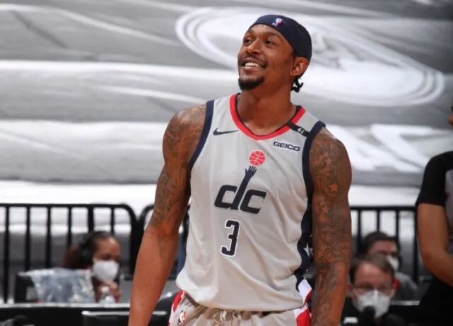 本赛季威少出战的比赛奇才一共赢下了2场比赛,更加奇怪的是这两次赢球