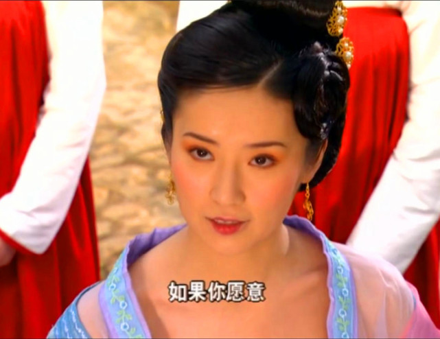 除此之外她还在《大唐情史》里饰演绝对佳人玳姬,这个角色集端庄风情