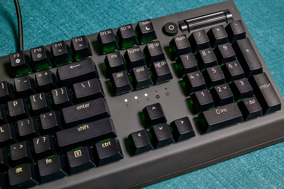 燃爆:灯厂走心升级之作,雷蛇黑寡妇v3黄轴机械键盘尝鲜体验