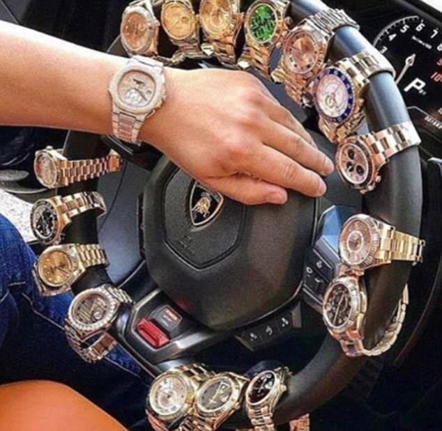 豪车挤爆抖音:炫富,成了这个时代最好的生意!__财经头条