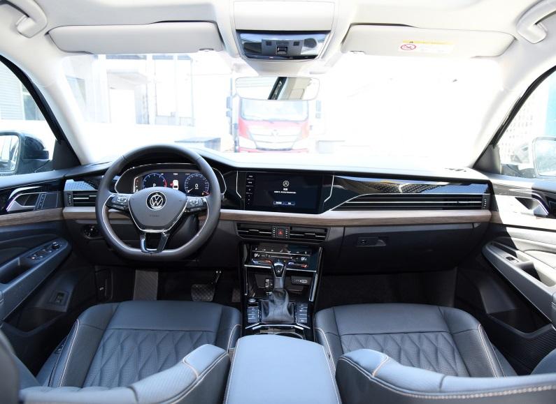 20万级挑中型轿车 帕萨特对比雅阁