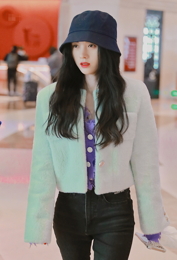 鞠婧祎穿小香风外套出镜优雅甜美又减龄这才是真正直男斩