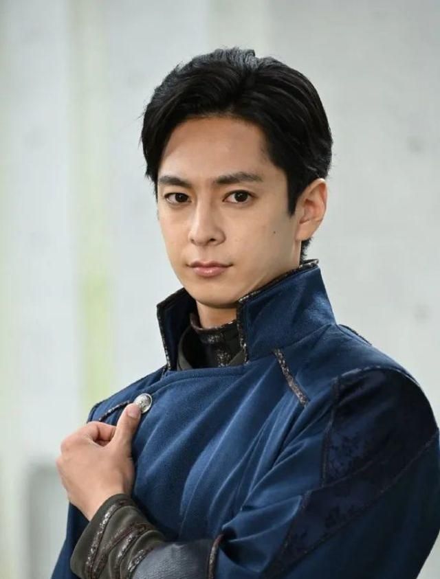 假面骑士saber伦太郎和永德叔同一天过生日官方为其庆祝