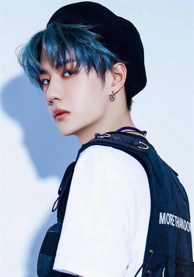 男明星蓝发合集鹿晗张艺兴黄子韬王俊凯蔡徐坤王一博