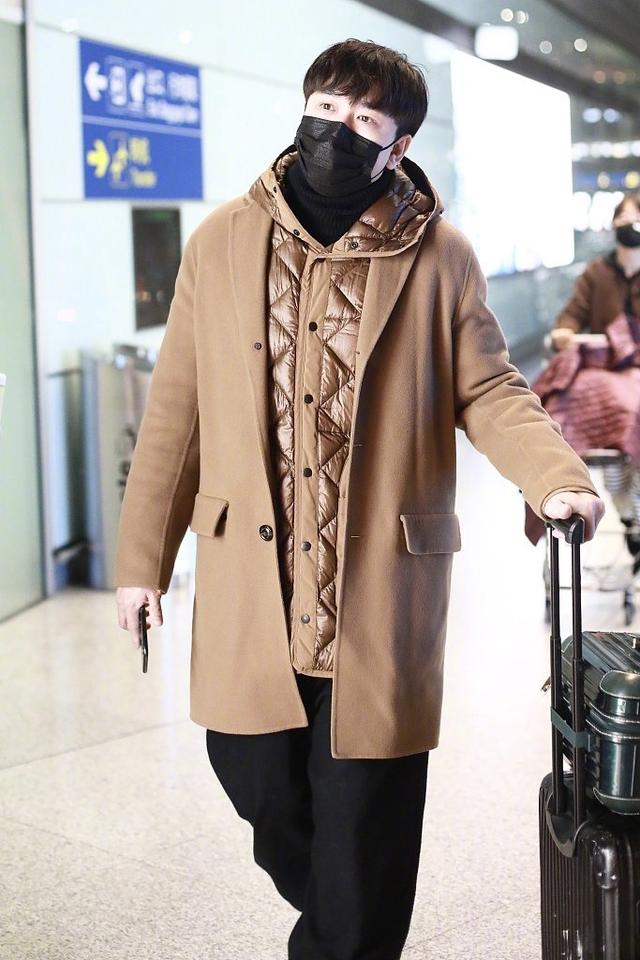 34岁翟天临胖到认不出挺大肚腩显油腻网友直呼这得200斤