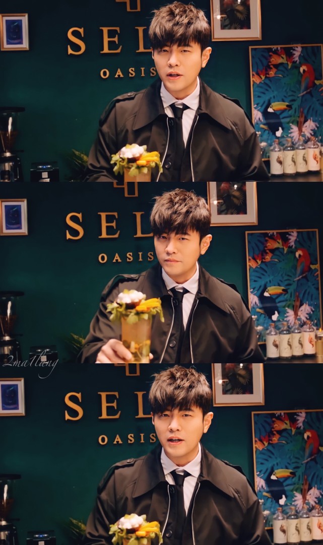 周杰伦近照变瘦,脸型棱角分明颜值回春,穿衬衫打领带画风小清新