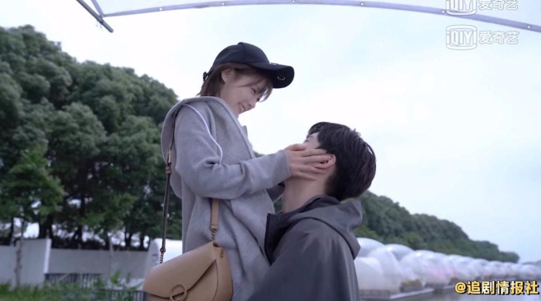 吴白&艾情超甜 举高高挡阳光花絮来喽!