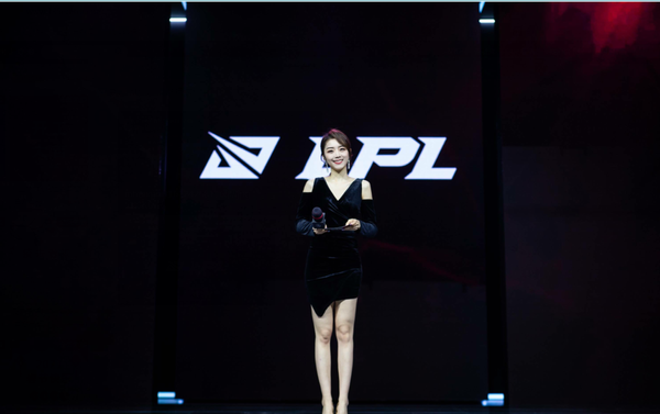 死亡宣告微博举荐自己最后被骂到删博余霜连夜修改择偶标准