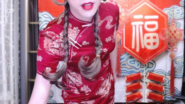 周淑怡参加年会开场表演舞狮孙悟空女装燃爆直播间