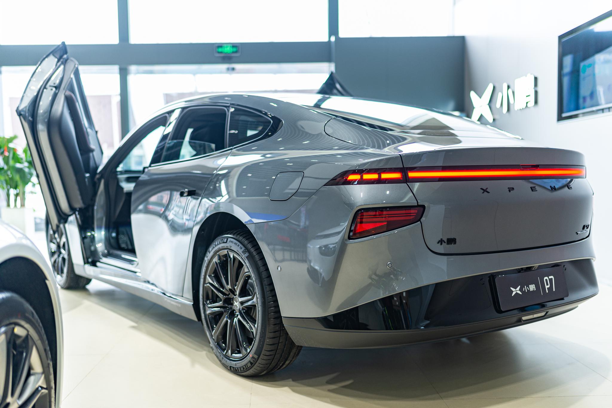 比跑车还拉风贵阳孟关实拍小鹏p7鹏翼版