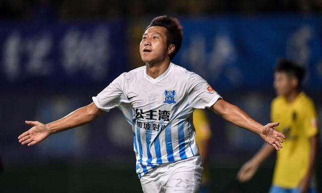 中甲球队同时搞定两笔重量级签约,一人曾效力恒大|卢琳|桂宏|球队