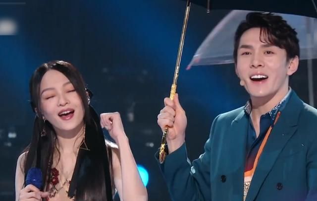 李佳琦张韶涵合唱而我却被张韶涵吸引确定是39岁该有的模样