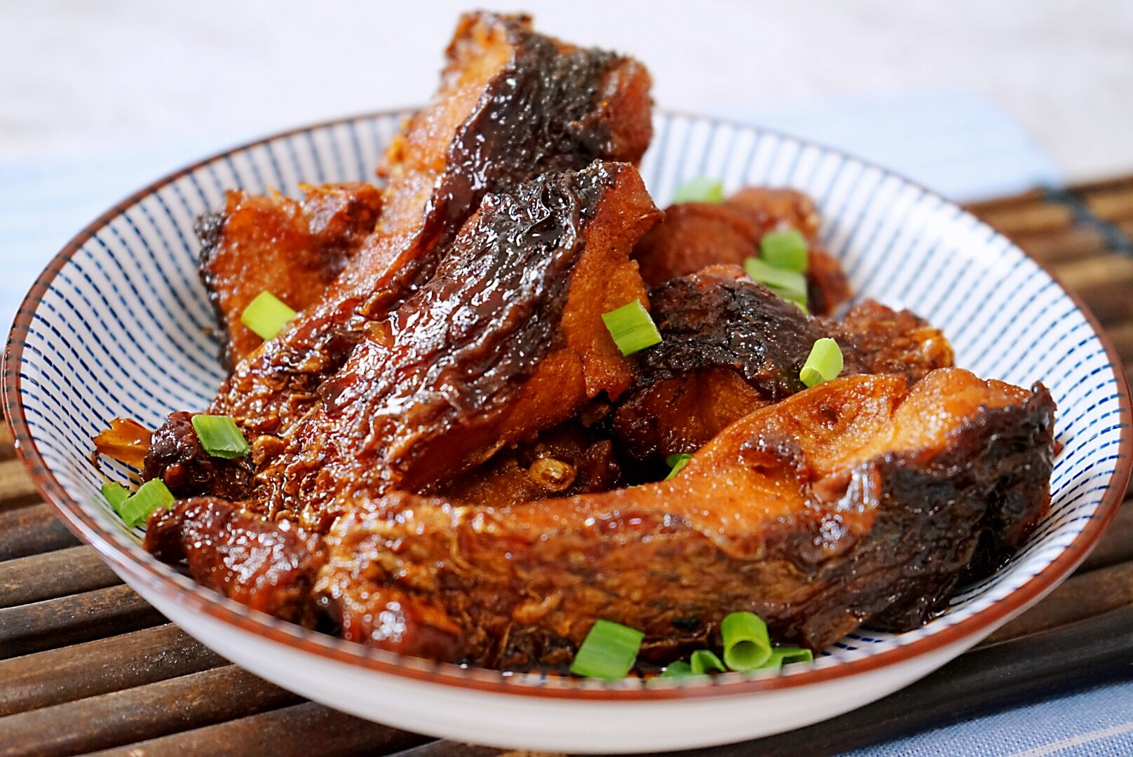 家常干烧草鱼的做法,简单又入味,连汤汁都鲜美下饭