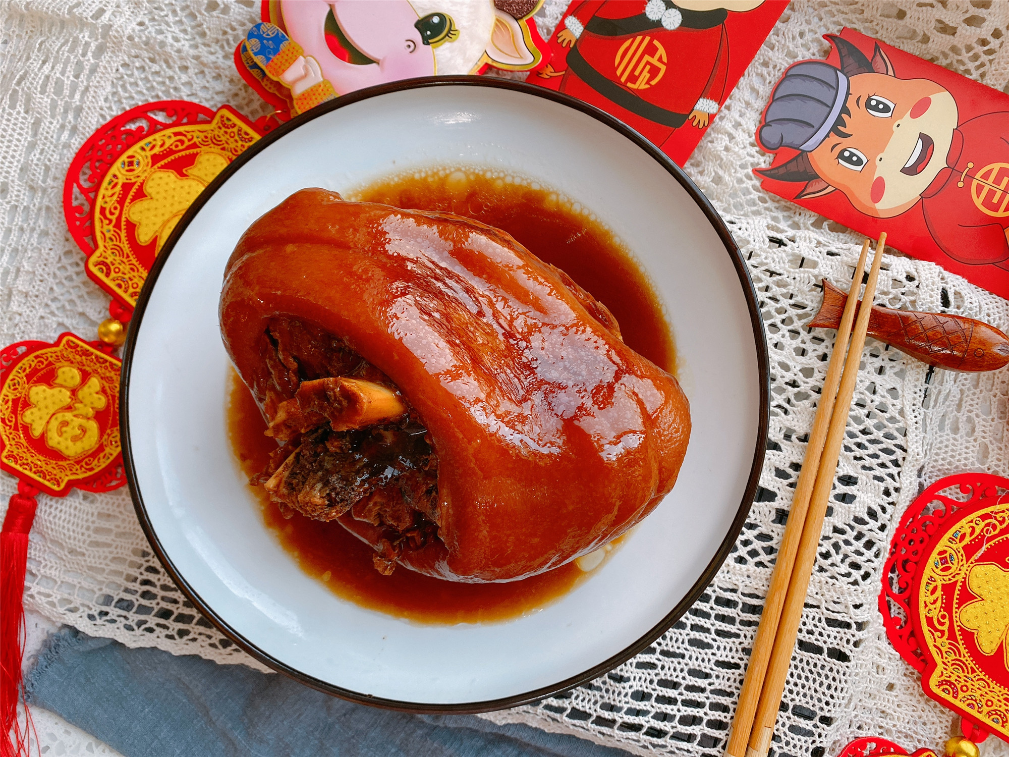 年夜饭硬菜红烧蹄髈,简单3步,炖的软糯脱骨,大口吃肉真过瘾