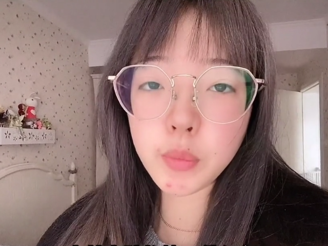 网红郝一点生活照走红,真人与网图差距明显,千万粉小娇妻也就这