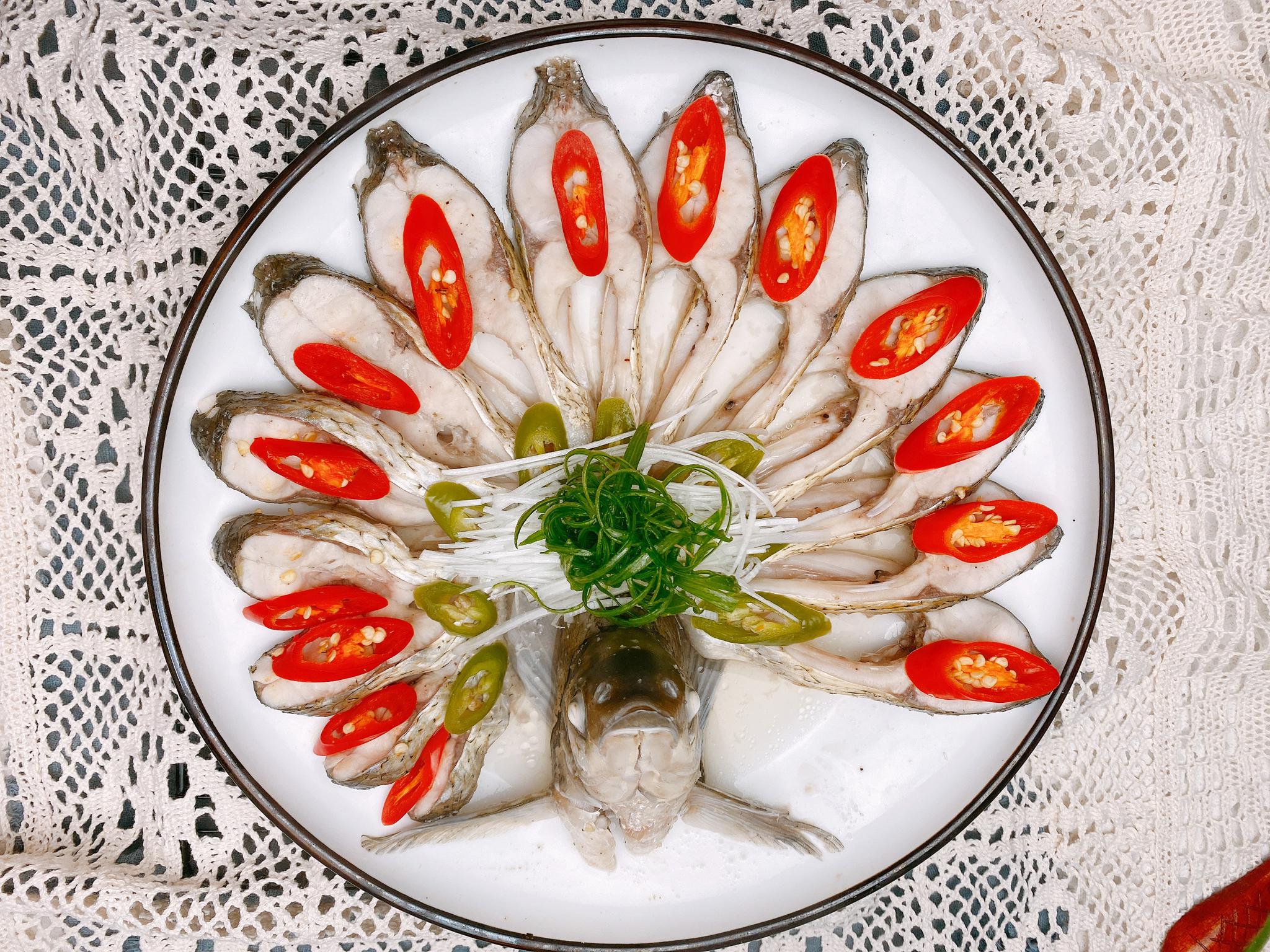 年夜饭之孔雀开屏鱼简单蒸一蒸就上桌肉质鲜嫩寓意年年有余