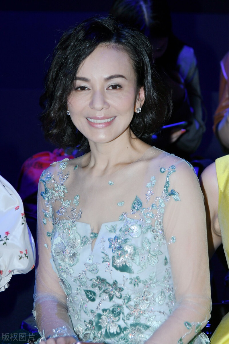 40多岁的雪姨王琳依旧魅力十足