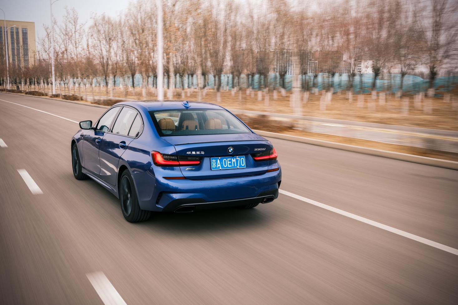 驾域丨爱上高级感试驾宝马330lixdrivem运动曜夜版