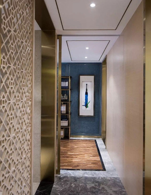 很高级的现代中式风格设计,吊顶配金属装饰条,全屋色彩搭配独特