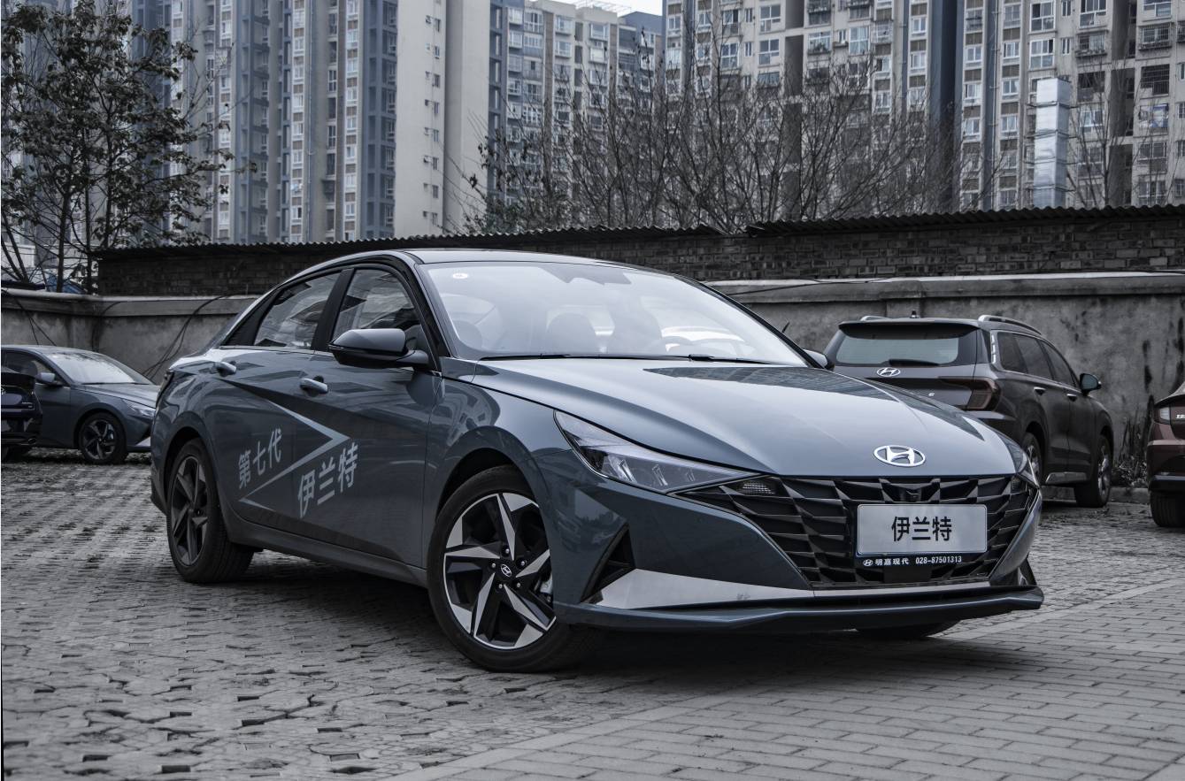 探店新伊兰特锋利外观高配月销破2w台14t暂无现车