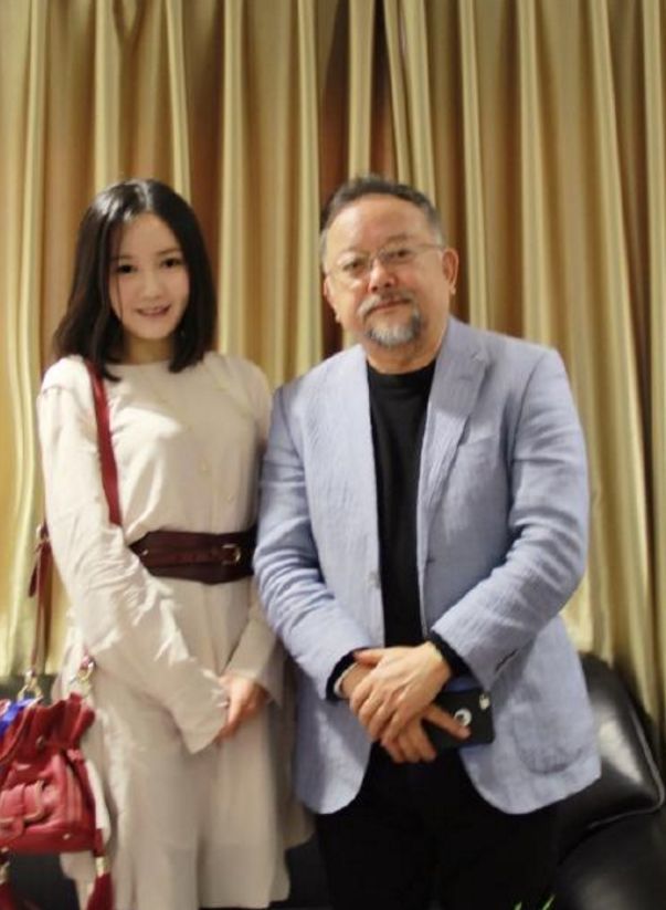 72岁王刚的三任妻子个个貌美如花夫妻合照误以为是外公