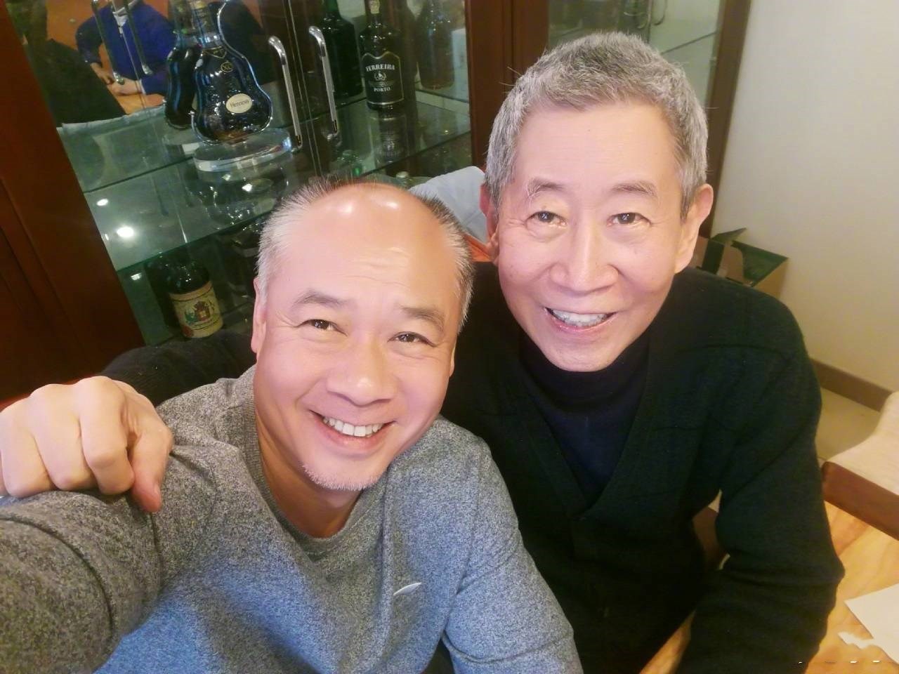 57岁李宁轻松后空翻家装更典雅大气光是书房就让人羡慕