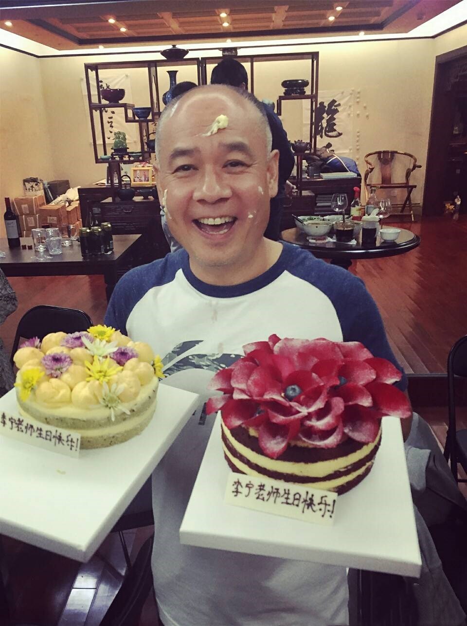 57岁李宁轻松后空翻家装更典雅大气光是书房就让人羡慕