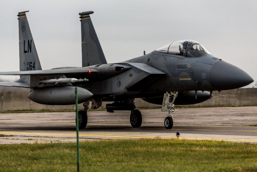 图为f15战斗机美军中频发的坠机事故给世界各国都敲醒了警钟,那就是