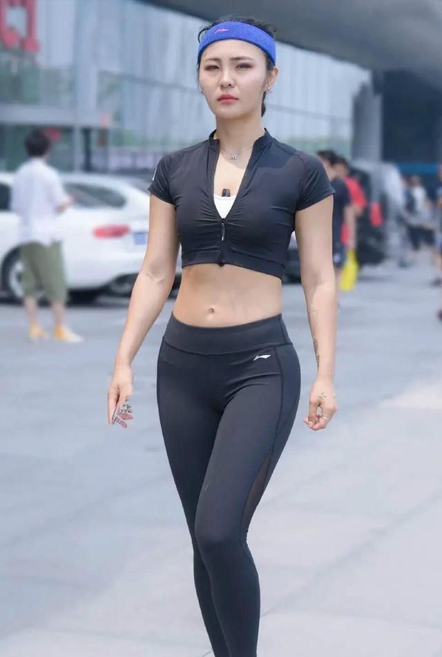 打底裤的打扮,简约时髦,穿着方便显瘦