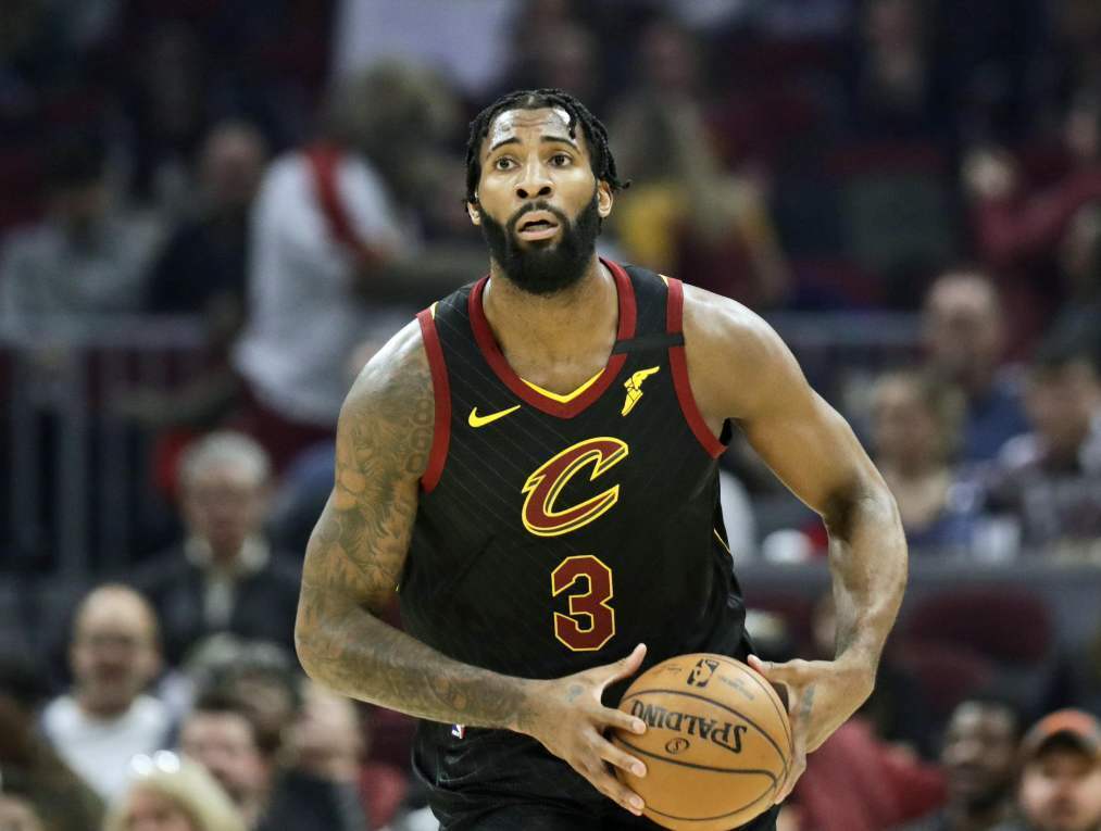 近段时间,骑士队当家中锋德拉蒙德无疑是各队媒体的头条,外界瞩目的