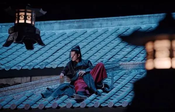 陈情令:魏婴为何睡蓝湛屋顶上?了解原因后很甜也有点酸