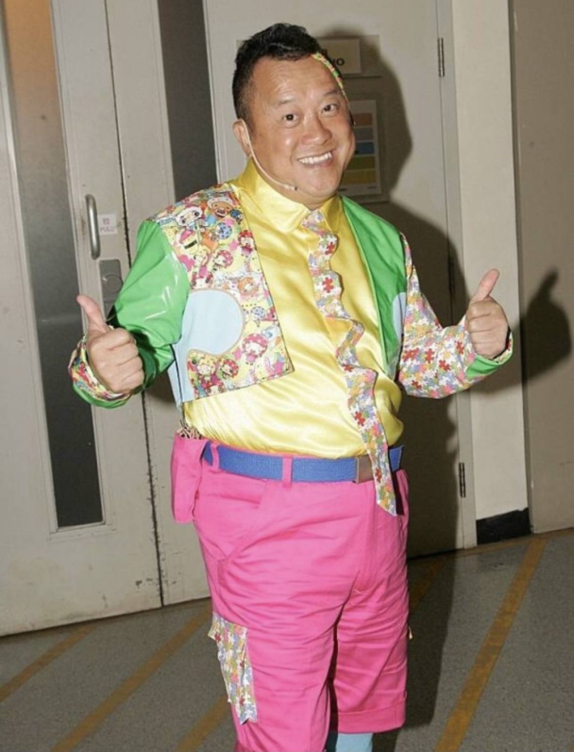 提及曾志伟当然少不了当年的经典综艺《超级无敌奖门人》,而当时